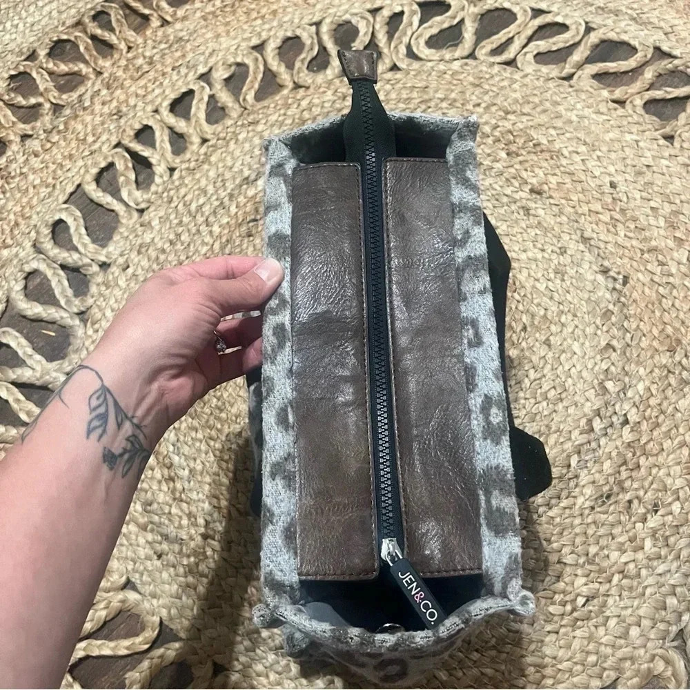 Jen & Co. Leopard Print Fuzzy Soft Tote Purse - Picture 6 of 6